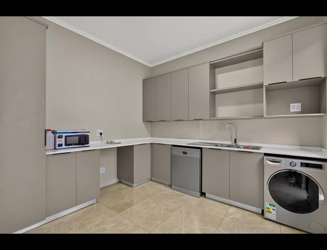 4 BEDROOM TOWNHOUSE FOR SALE IN BRYANSTON